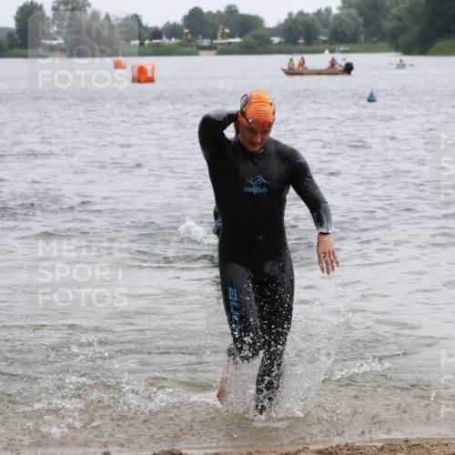 21.06.2025 - 27. Vierlanden-Triathlon Lena Gebhardt http://msf.ph/oto/8040420 15.06.2025 12:55:54 Schwimmen 1100, 1104, 1117, 1130, 1132 meine-sportfotos.de