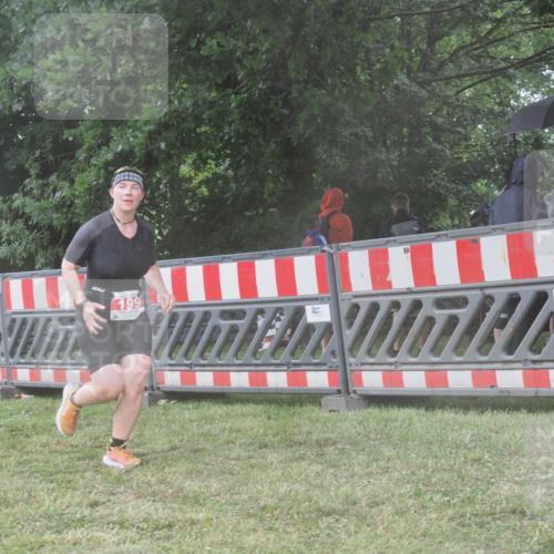 21.06.2025 - 27. Vierlanden-Triathlon KatJ http://msf.ph/oto/8040424 15.06.2025 14:27:39 Ziel 199, 1314 meine-sportfotos.de