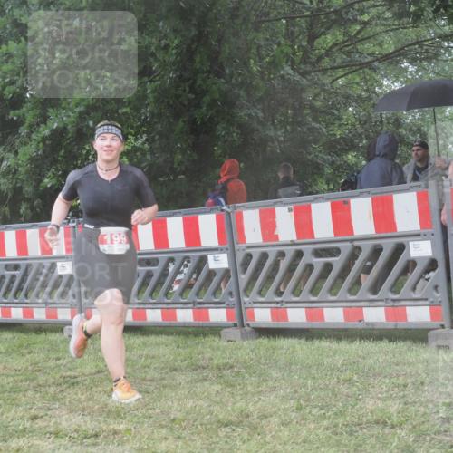 21.06.2025 - 27. Vierlanden-Triathlon KatJ http://msf.ph/oto/8040430 15.06.2025 14:27:40 Ziel 199, 1314 meine-sportfotos.de