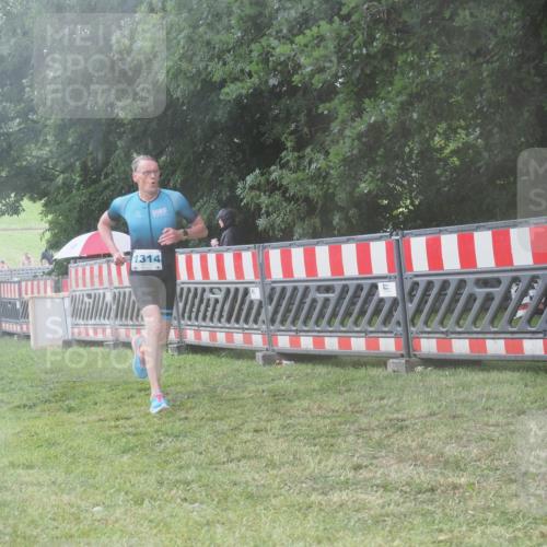 21.06.2025 - 27. Vierlanden-Triathlon KatJ http://msf.ph/oto/8040444 15.06.2025 14:27:43 Ziel 199, 1314 meine-sportfotos.de