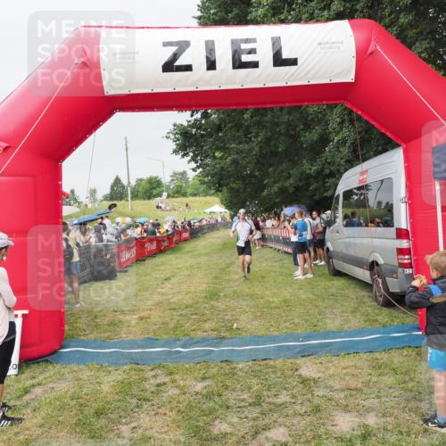 21.06.2025 - 27. Vierlanden-Triathlon MichiJ http://msf.ph/oto/8040445 15.06.2026 13:25:06 Ziel 766 meine-sportfotos.de