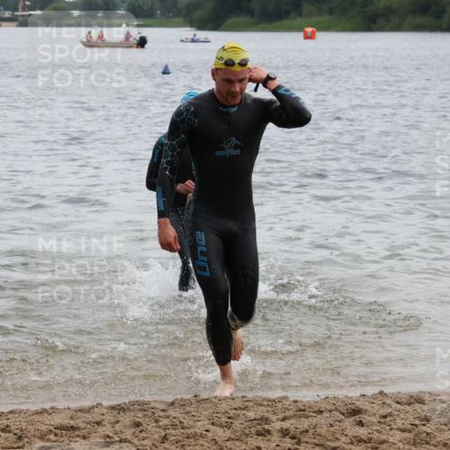 21.06.2025 - 27. Vierlanden-Triathlon Lena Gebhardt http://msf.ph/oto/8040457 15.06.2025 12:56:01 Schwimmen 1104, 1117, 1132, 1134 meine-sportfotos.de