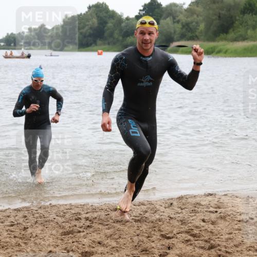 21.06.2025 - 27. Vierlanden-Triathlon Lena Gebhardt http://msf.ph/oto/8040460 15.06.2025 12:56:03 Schwimmen 1104, 1117, 1119, 1132, 1134 meine-sportfotos.de