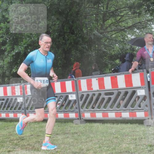 21.06.2025 - 27. Vierlanden-Triathlon KatJ http://msf.ph/oto/8040469 15.06.2025 14:27:44 Ziel 1314 meine-sportfotos.de