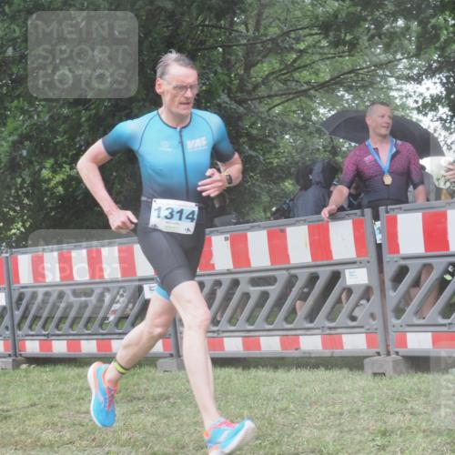 21.06.2025 - 27. Vierlanden-Triathlon KatJ http://msf.ph/oto/8040475 15.06.2025 14:27:44 Ziel 1314 meine-sportfotos.de