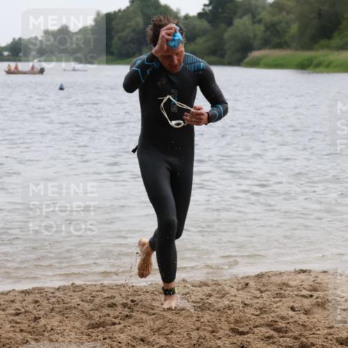 21.06.2025 - 27. Vierlanden-Triathlon Lena Gebhardt http://msf.ph/oto/8040477 15.06.2025 12:56:05 Schwimmen 1104, 1117, 1119, 1132, 1134 meine-sportfotos.de