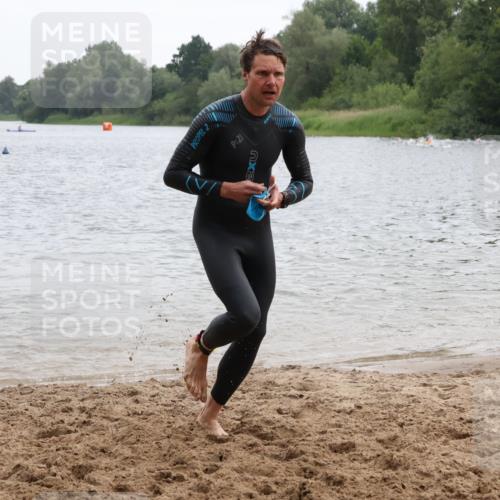 21.06.2025 - 27. Vierlanden-Triathlon Lena Gebhardt http://msf.ph/oto/8040484 15.06.2025 12:56:05 Schwimmen 1104, 1117, 1119, 1132, 1134 meine-sportfotos.de