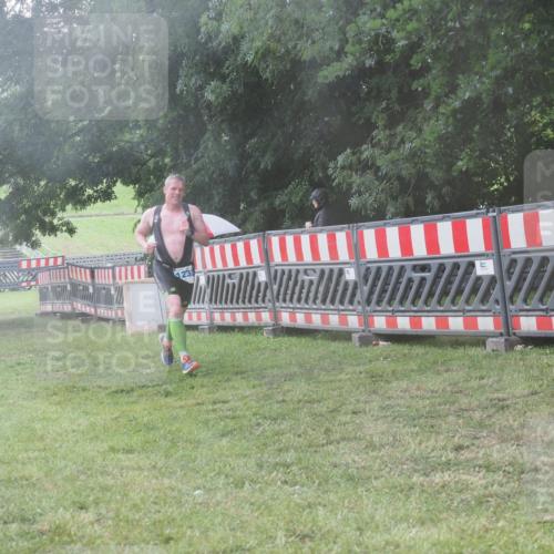 21.06.2025 - 27. Vierlanden-Triathlon KatJ http://msf.ph/oto/8040486 15.06.2025 14:27:57 Ziel 1233 meine-sportfotos.de