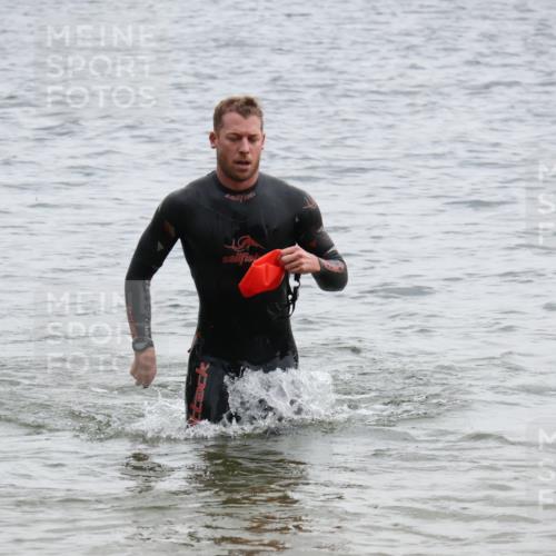 21.06.2025 - 27. Vierlanden-Triathlon Lena Gebhardt http://msf.ph/oto/8040487 15.06.2025 12:56:06 Schwimmen 1104, 1117, 1119, 1132, 1134 meine-sportfotos.de