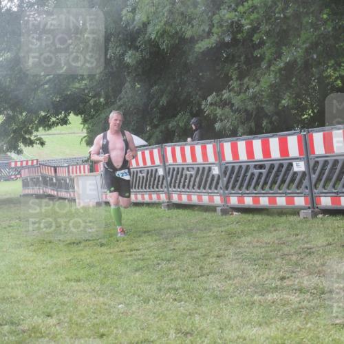 21.06.2025 - 27. Vierlanden-Triathlon KatJ http://msf.ph/oto/8040489 15.06.2025 14:27:57 Ziel 1233 meine-sportfotos.de