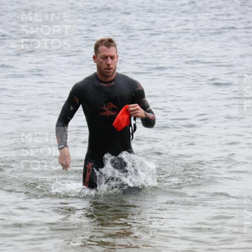 21.06.2025 - 27. Vierlanden-Triathlon Lena Gebhardt http://msf.ph/oto/8040490 15.06.2025 12:56:06 Schwimmen 1104, 1117, 1119, 1132, 1134 meine-sportfotos.de