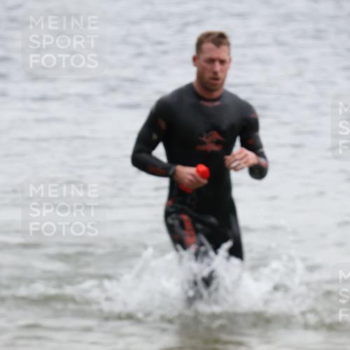 21.06.2025 - 27. Vierlanden-Triathlon Lena Gebhardt http://msf.ph/oto/8040492 15.06.2025 12:56:08 Schwimmen 1119, 1132, 1134 meine-sportfotos.de