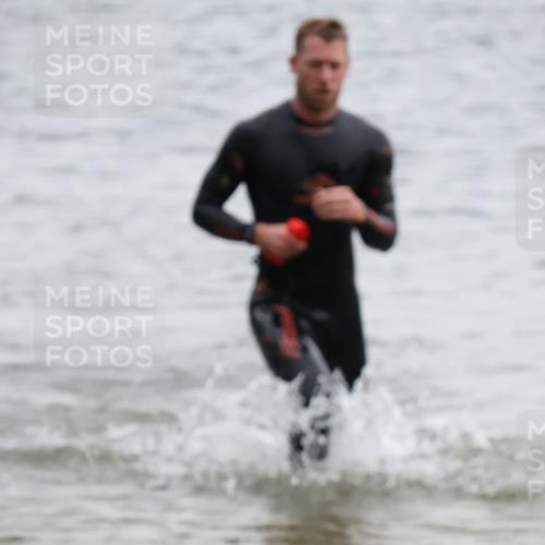21.06.2025 - 27. Vierlanden-Triathlon Lena Gebhardt http://msf.ph/oto/8040494 15.06.2025 12:56:08 Schwimmen 1119, 1132, 1134 meine-sportfotos.de