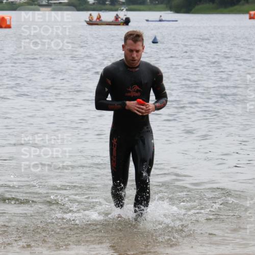 21.06.2025 - 27. Vierlanden-Triathlon Lena Gebhardt http://msf.ph/oto/8040497 15.06.2025 12:56:09 Schwimmen 1119, 1132, 1134 meine-sportfotos.de