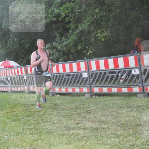 21.06.2025 - 27. Vierlanden-Triathlon KatJ http://msf.ph/oto/8040498 15.06.2025 14:27:58 Ziel 1233 meine-sportfotos.de
