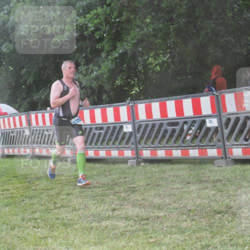 21.06.2025 - 27. Vierlanden-Triathlon KatJ http://msf.ph/oto/8040501 15.06.2025 14:27:58 Ziel 1233 meine-sportfotos.de