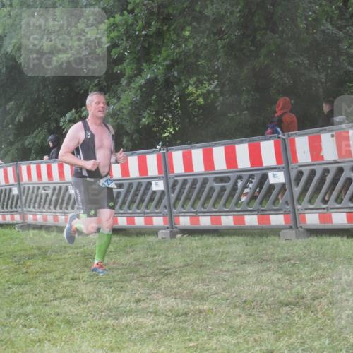 21.06.2025 - 27. Vierlanden-Triathlon KatJ http://msf.ph/oto/8040505 15.06.2025 14:27:58 Ziel 1233 meine-sportfotos.de