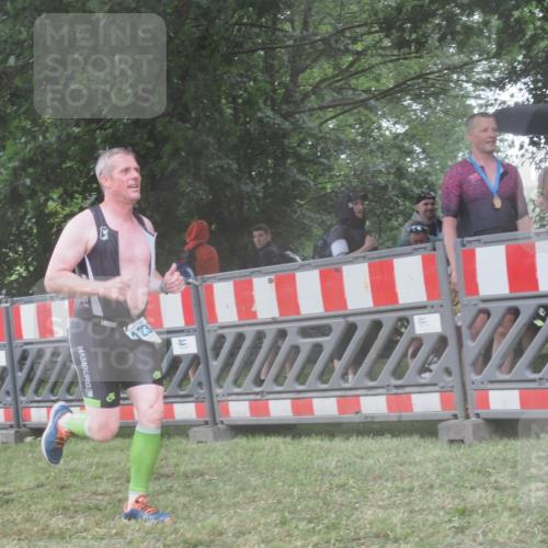 21.06.2025 - 27. Vierlanden-Triathlon KatJ http://msf.ph/oto/8040519 15.06.2025 14:27:59 Ziel 1233 meine-sportfotos.de