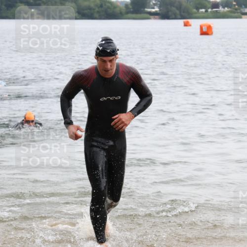 21.06.2025 - 27. Vierlanden-Triathlon Lena Gebhardt http://msf.ph/oto/8040523 15.06.2025 12:56:18 Schwimmen 1101, 1119, 1149 meine-sportfotos.de