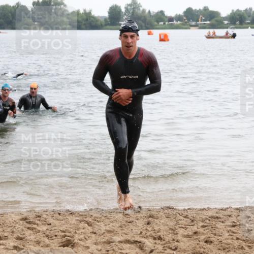 21.06.2025 - 27. Vierlanden-Triathlon Lena Gebhardt http://msf.ph/oto/8040526 15.06.2025 12:56:19 Schwimmen 1101, 1119, 1149, 1159 meine-sportfotos.de