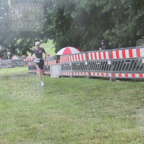21.06.2025 - 27. Vierlanden-Triathlon KatJ http://msf.ph/oto/8040528 15.06.2025 14:28:09 Ziel 1260 meine-sportfotos.de