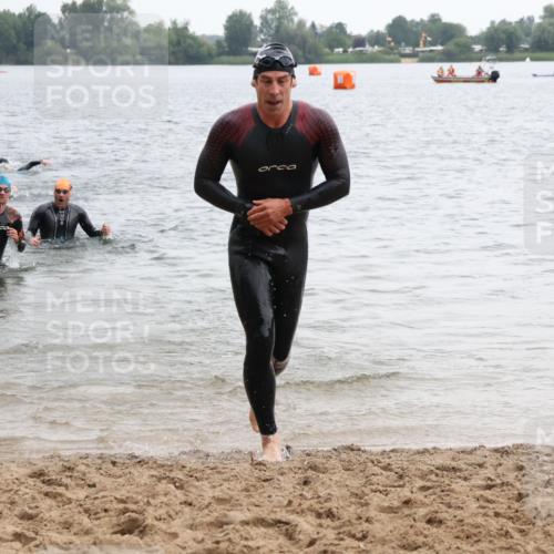 21.06.2025 - 27. Vierlanden-Triathlon Lena Gebhardt http://msf.ph/oto/8040529 15.06.2025 12:56:19 Schwimmen 1101, 1119, 1149, 1159 meine-sportfotos.de