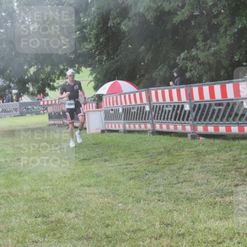 21.06.2025 - 27. Vierlanden-Triathlon KatJ http://msf.ph/oto/8040531 15.06.2025 14:28:10 Ziel 1260 meine-sportfotos.de