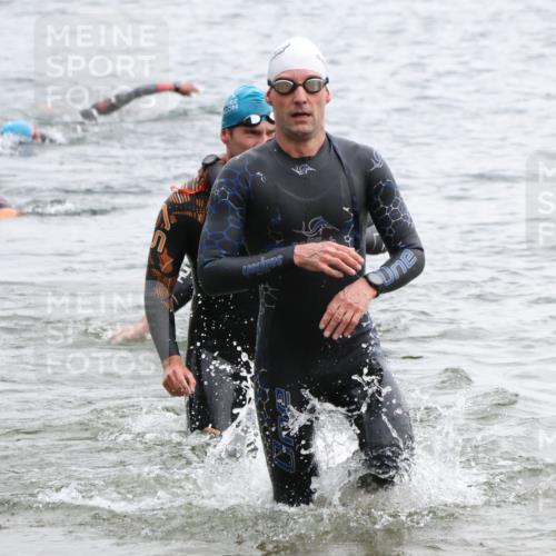 21.06.2025 - 27. Vierlanden-Triathlon Lena Gebhardt http://msf.ph/oto/8040538 15.06.2025 12:56:23 Schwimmen 1101, 1106, 1149, 1159 meine-sportfotos.de