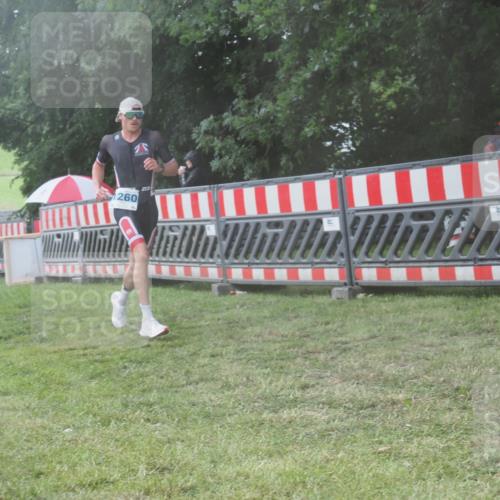 21.06.2025 - 27. Vierlanden-Triathlon KatJ http://msf.ph/oto/8040541 15.06.2025 14:28:11 Ziel 1260 meine-sportfotos.de
