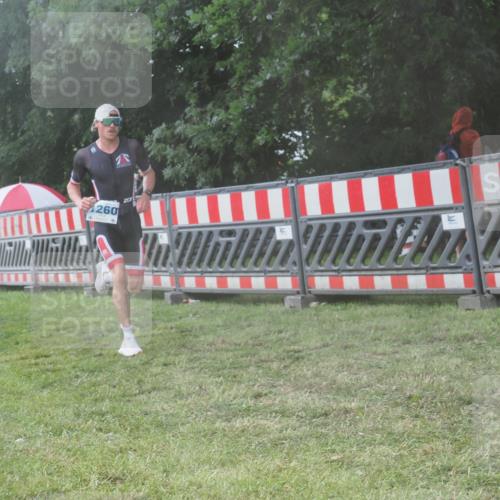 21.06.2025 - 27. Vierlanden-Triathlon KatJ http://msf.ph/oto/8040543 15.06.2025 14:28:11 Ziel 1260 meine-sportfotos.de