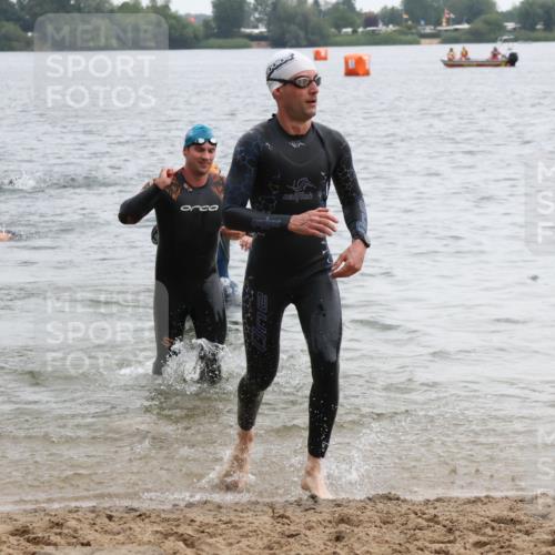 21.06.2025 - 27. Vierlanden-Triathlon Lena Gebhardt http://msf.ph/oto/8040553 15.06.2025 12:56:25 Schwimmen 1101, 1106, 1149, 1152, 1159 meine-sportfotos.de