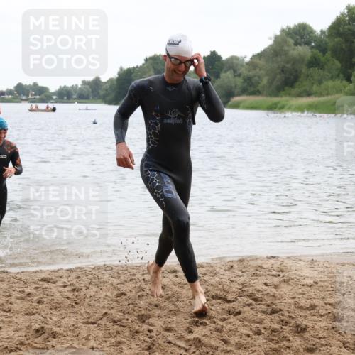 21.06.2025 - 27. Vierlanden-Triathlon Lena Gebhardt http://msf.ph/oto/8040556 15.06.2025 12:56:27 Schwimmen 1099, 1101, 1106, 1122, 1149, 1152, 1159 meine-sportfotos.de