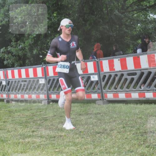 21.06.2025 - 27. Vierlanden-Triathlon KatJ http://msf.ph/oto/8040561 15.06.2025 14:28:12 Ziel 1260 meine-sportfotos.de