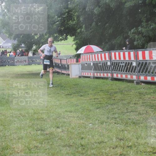 21.06.2025 - 27. Vierlanden-Triathlon KatJ http://msf.ph/oto/8040565 15.06.2025 14:28:44 Ziel 1276 meine-sportfotos.de