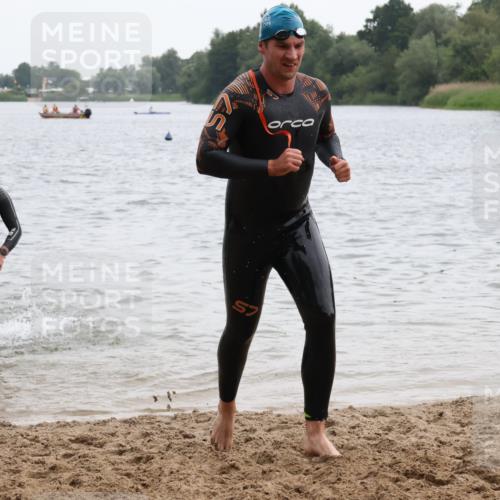 21.06.2025 - 27. Vierlanden-Triathlon Lena Gebhardt http://msf.ph/oto/8040567 15.06.2025 12:56:29 Schwimmen 1099, 1101, 1106, 1113, 1122, 1149, 1152, 1159 meine-sportfotos.de