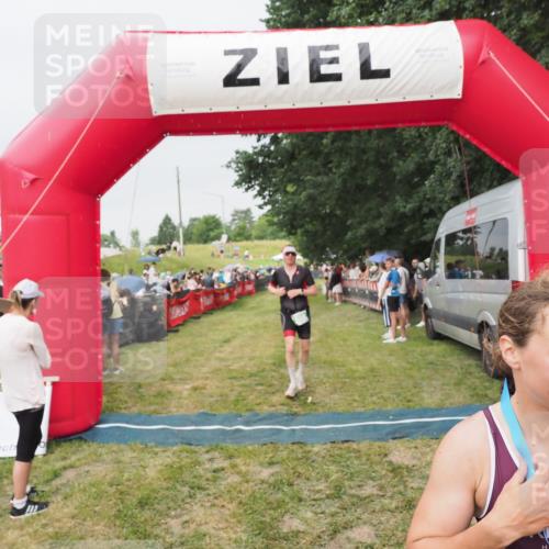 21.06.2025 - 27. Vierlanden-Triathlon MichiJ http://msf.ph/oto/8040570 15.06.2026 13:25:25 Ziel 658, 1065, 1066, 1067 meine-sportfotos.de