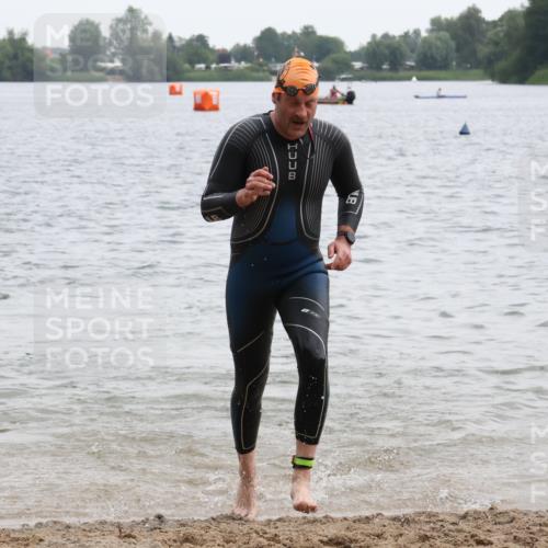 21.06.2025 - 27. Vierlanden-Triathlon Lena Gebhardt http://msf.ph/oto/8040572 15.06.2025 12:56:31 Schwimmen 1099, 1106, 1113, 1122, 1149, 1152, 1159 meine-sportfotos.de