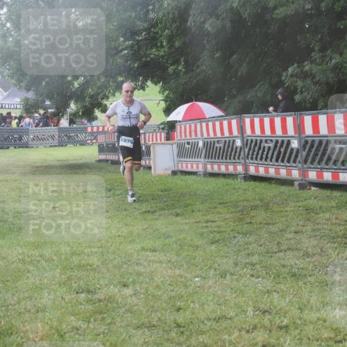 21.06.2025 - 27. Vierlanden-Triathlon KatJ http://msf.ph/oto/8040576 15.06.2025 14:28:44 Ziel 1276 meine-sportfotos.de