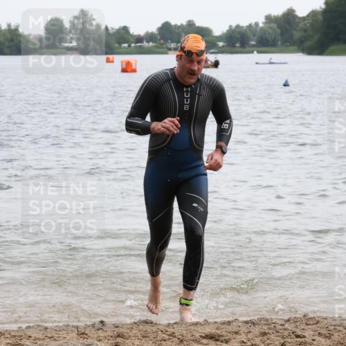 21.06.2025 - 27. Vierlanden-Triathlon Lena Gebhardt http://msf.ph/oto/8040577 15.06.2025 12:56:31 Schwimmen 1099, 1106, 1113, 1122, 1149, 1152, 1159 meine-sportfotos.de