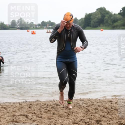 21.06.2025 - 27. Vierlanden-Triathlon Lena Gebhardt http://msf.ph/oto/8040578 15.06.2025 12:56:32 Schwimmen 1099, 1106, 1113, 1122, 1149, 1152, 1159 meine-sportfotos.de