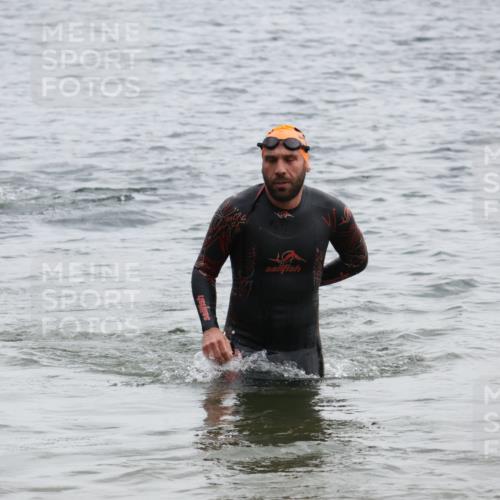 21.06.2025 - 27. Vierlanden-Triathlon Lena Gebhardt http://msf.ph/oto/8040582 15.06.2025 12:56:33 Schwimmen 1099, 1106, 1113, 1122, 1149, 1152, 1159 meine-sportfotos.de