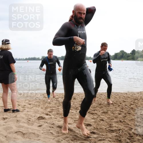 21.06.2025 - 27. Vierlanden-Triathlon Lena Gebhardt http://msf.ph/oto/8040597 15.06.2025 12:56:36 Schwimmen 1099, 1106, 1113, 1122, 1149, 1152, 1159 meine-sportfotos.de