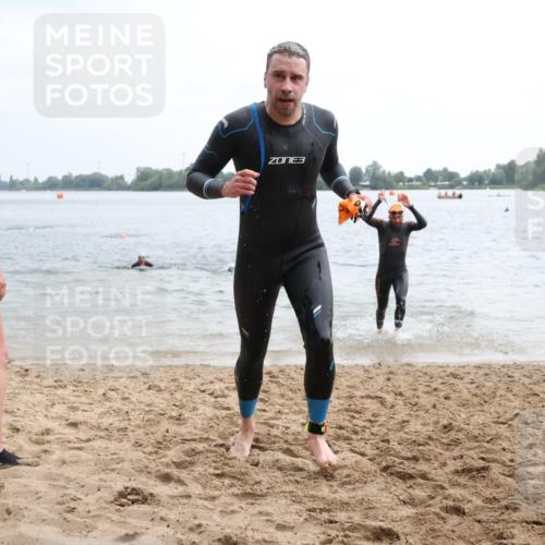 21.06.2025 - 27. Vierlanden-Triathlon Lena Gebhardt http://msf.ph/oto/8040600 15.06.2025 12:56:37 Schwimmen 1099, 1106, 1113, 1122, 1149, 1152, 1159 meine-sportfotos.de