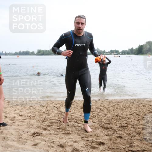 21.06.2025 - 27. Vierlanden-Triathlon Lena Gebhardt http://msf.ph/oto/8040601 15.06.2025 12:56:37 Schwimmen 1099, 1106, 1113, 1122, 1149, 1152, 1159 meine-sportfotos.de