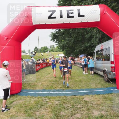 21.06.2025 - 27. Vierlanden-Triathlon MichiJ http://msf.ph/oto/8040603 15.06.2026 13:25:50 Ziel 13, 1053, 1054, 1055 meine-sportfotos.de