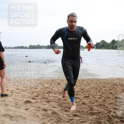 21.06.2025 - 27. Vierlanden-Triathlon Lena Gebhardt http://msf.ph/oto/8040607 15.06.2025 12:56:38 Schwimmen 1099, 1106, 1113, 1122, 1152, 1159 meine-sportfotos.de