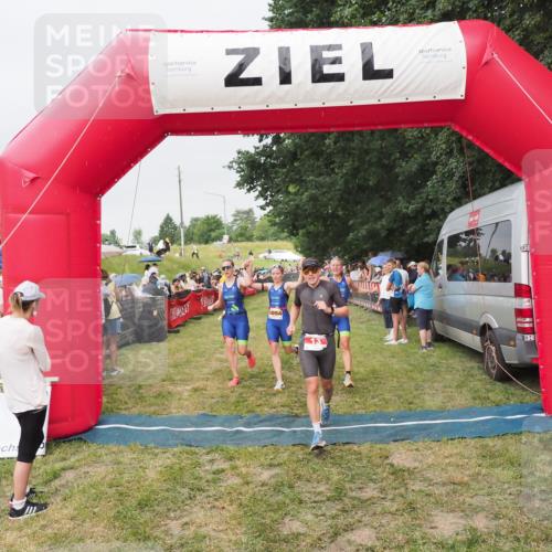 21.06.2025 - 27. Vierlanden-Triathlon MichiJ http://msf.ph/oto/8040615 15.06.2026 13:25:51 Ziel 13, 1053, 1054, 1055 meine-sportfotos.de