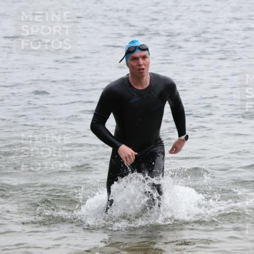 21.06.2025 - 27. Vierlanden-Triathlon Lena Gebhardt http://msf.ph/oto/8040620 15.06.2025 12:56:44 Schwimmen 1099, 1113, 1122, 1140, 1152, 1160, 1163 meine-sportfotos.de