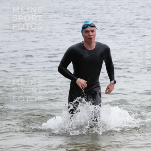 21.06.2025 - 27. Vierlanden-Triathlon Lena Gebhardt http://msf.ph/oto/8040623 15.06.2025 12:56:45 Schwimmen 1099, 1113, 1122, 1140, 1160, 1163 meine-sportfotos.de
