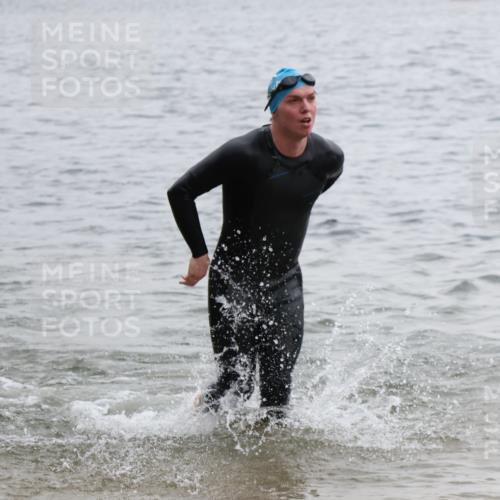 21.06.2025 - 27. Vierlanden-Triathlon Lena Gebhardt http://msf.ph/oto/8040625 15.06.2025 12:56:45 Schwimmen 1099, 1113, 1122, 1140, 1160, 1163 meine-sportfotos.de
